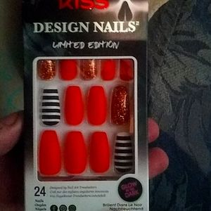 Halloween Limited Edition Nails by Kiss